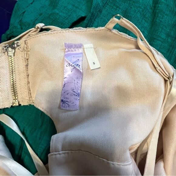 Women's Alya Tan Cocktail Dress - Picture 8 of 9